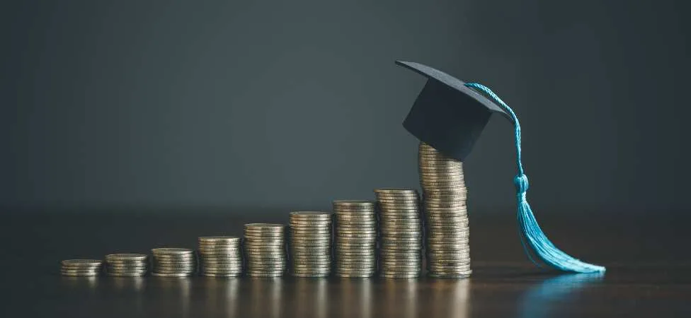 Carreras mejor pagadas en Chile: monedas representan gráfica de crecimiento salarial