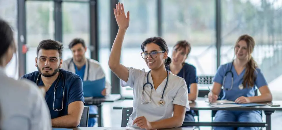 estudiantes de enfermería en clases