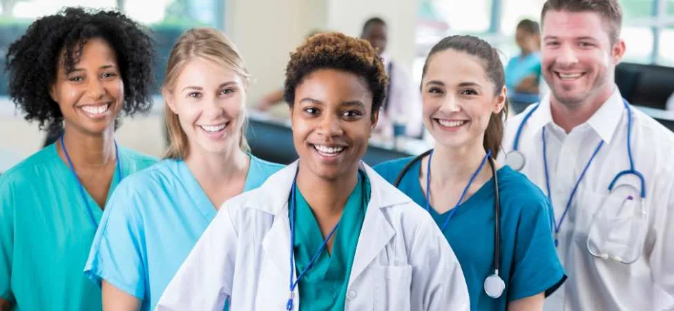 grupo de profesionales de la salud