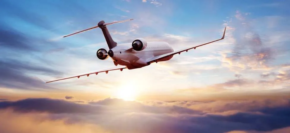 avión surcando los cielos